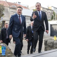 Andrej Plenković zapalio svijeće za žrtve rata u Ukrajini