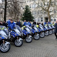 Ministar Božinović na primopredaji policijskih motocikala