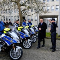 Ministar Božinović na primopredaji policijskih motocikala