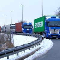 U Draganiću zaustavljeni kamioni, zbog snijega odsječena Dalmacija