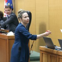 Rasprava Marije Selak Raspudić i Gordana Jandrokovića na početku sjednice Sabora