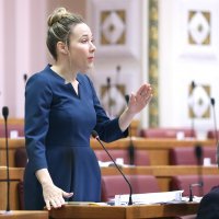 Rasprava Marije Selak Raspudić i Gordana Jandrokovića na početku sjednice Sabora