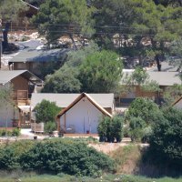 Arena Hospitality Group, kamp Pomer