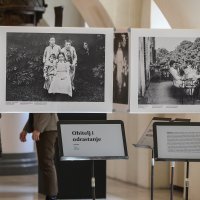 Zoran Milanović obišao je izložbu pod nazivom "Dora - Zapis na brezovoj kori"