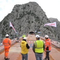 Most iznad Cetine uoči početka svečanosti spajanja mosta