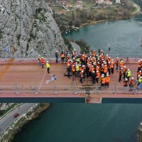 Fotografije iz zraka sa svečanosti spajanja mosta preko Cetine
