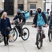 Dostavljači Wolta prosvjeduju na Trgu bana Jelačića i na Markovom trgu