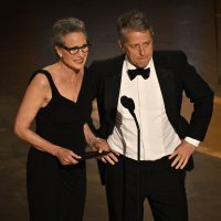 Hugh Grant i Andie MacDowell