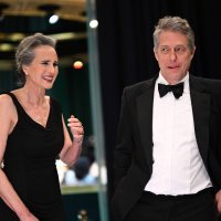 Hugh Grant i Andie MacDowell