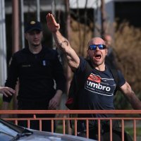 Policijski istražitelji odvode Juraja Mesića iz njegove kuće