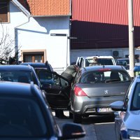 Uslijed eksplozije u Dubravi oštećeni pročelje kuće i dva parkirana automobila