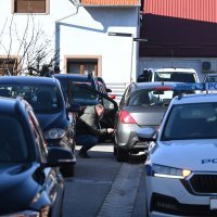 Uslijed eksplozije u Dubravi oštećeni pročelje kuće i dva parkirana automobila