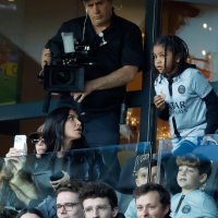 Kim Kardashian sa sinom Saintom na stadionu