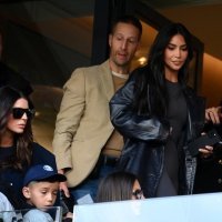 Kim Kardashian sa sinom Saintom na stadionu