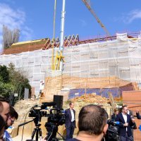 Tomašević, Bačić, Fuchs u obilasku radova na gimnaziji Tituša Brezovačkog