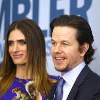 Mark Wahlberg sa suprugom Rheom