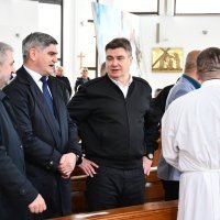 Predsjednik Zoran Milanović prisustvovao svetoj misi u Crkvi svetog Jurja u Derventi