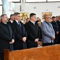 Predsjednik Zoran Milanović prisustvovao svetoj misi u Crkvi svetog Jurja u Derventi