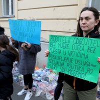 Performans roditelja odgojitelja s cipelicama o vrtićima