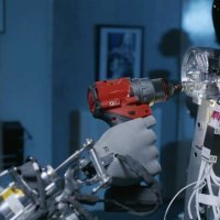 Elon Musk predstavio Teslinog robota Optimusa