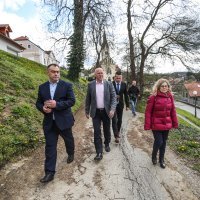 Ministar Bačić obišao gradilište na sanaciji klizišta u Krapini