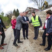 Ministar Bačić obišao gradilište na sanaciji klizišta u Krapini