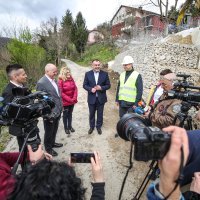 Ministar Bačić obišao gradilište na sanaciji klizišta u Krapini