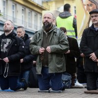 Molitva muškaraca na Trgu bana Jelačića