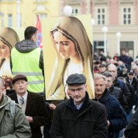 Molitva muškaraca na Trgu bana Jelačića