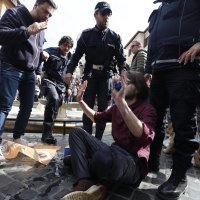 Zacrnjena voda u rimskoj fontani