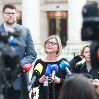 Peđa Grbin i Sandra Benčić o mjerama za spas dužnika