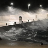 Orkanska bura zahvatila područje Makarske