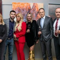 Emil Tedeschi mlađi i Nika Perenčević Tedeschi s prijateljima