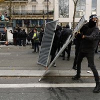 Sukob policije i prosvjednika protiv mirovinske reforme u Parizu, Francuska