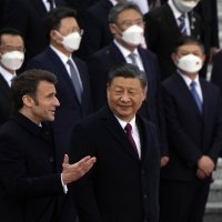 Emmanuel Macron u Kini