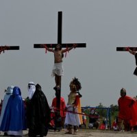 Razapinjanje i bičevanje na Veliki petak na Filipinima