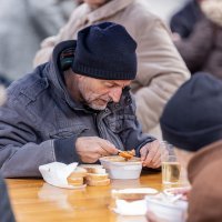 Osječanima podijeljeno 2000 porcija fiša na Veliki petak