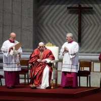 Papa Franjo predvodio molitvu na Veliki petak