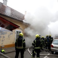 Vatrogasci gase požar koji je izbio na objektu u Radićevoj ulici u Zagrebu