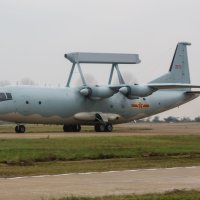 KJ-200  s prepoznatljivim radarom poput onog Saabovog