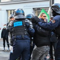 Prosvjedi protiv Macronove mirovinske reforme u Parizu