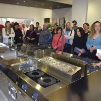 HMS Pordenone grupa oko izložbene kuhinje