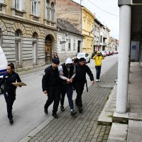Privođenje osumnjičenog za ubojstvo u Požegi