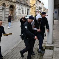 Privođenje osumnjičenog za ubojstvo u Požegi