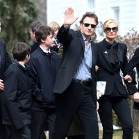 Micheal Neeson / Micheal Richardson na majčinom sprovodu