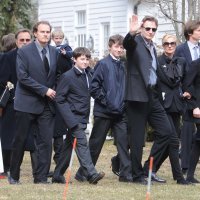 Micheal Neeson / Micheal Richardson na majčinom sprovodu