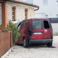 Kod Poreča buknuo je požar na dva automobila