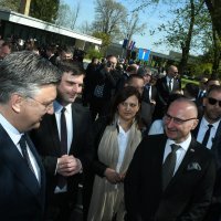 Državni vrh i političari u Jasenovcu