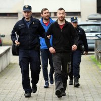 Privođenje muškaraca koji su se potukli na WRC-u