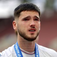 Hajdukovi igrači s medaljama oko vrata i suzama u očima